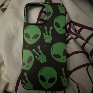 iPhone 14 pro max alien case